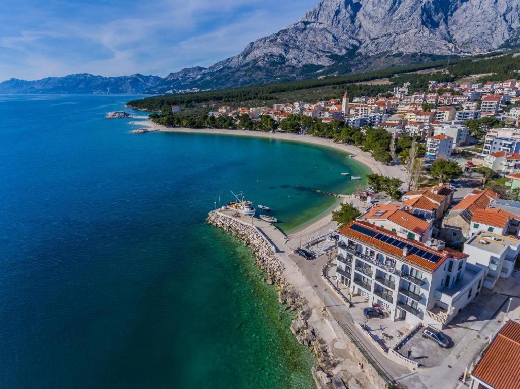 Anini Dvori * Promajna