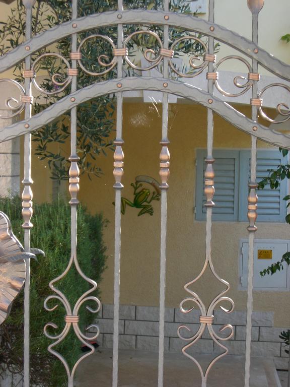 Anini Dvori Apartma *